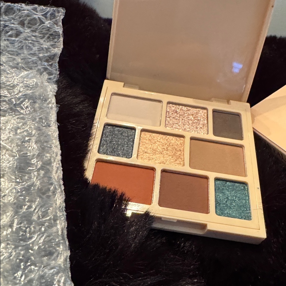 Cinta London ‘Living The Eye Life’ Eyeshadow Palette